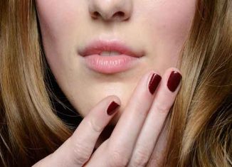 How to care for gel and powder nails？