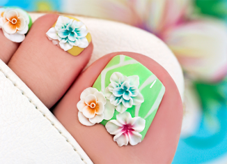 Trendy summer pedicures